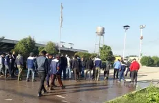 اعتراض کارگران خدمات و پشتیبانی هفت‌تپه در پی منحل شدن این بخش / خلع ید کارفرما خواسته اصلی تمام کارگران است