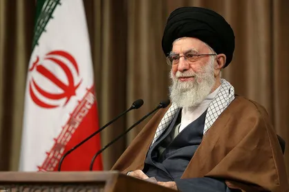 رهبرانقلاب: راهپیمایی اربعین نشانه اراده پروردگار برای برافراشته&zwnj;تر کردن پرچم اسلامِ اهل&zwnj;بیت است / اربعین امسال از همه دوران تاریخ باشکوه&zwnj;تر برگزار شد
