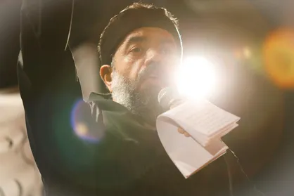 فیلم/ مداحی حاج محمود کریمی شب هشتم محرم ۱۴۳۹