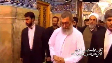 حضور رهبر شهید آیت‌الله العظمی خامنه‌ای (رحمت الله)، در مراسم غبارروبی مضجع شریف حضرت فاطمه معصومه (س) + فیلم