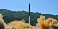 کره‌شمالی دو موشک از ساحل شرقی شلیک کرد