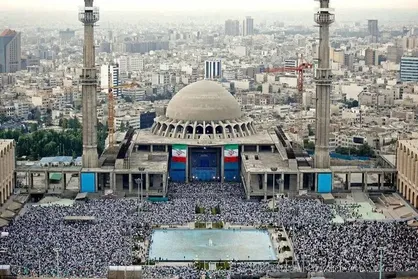 اقامه نماز عید فطر توسط مقام معظم رهبری در مصلای امام خمینی(ره) +فیلم