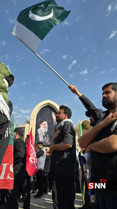 حضور پاکستانی‌ها در مراسم وداع با پیکر مطهر قائد شهید امت اسلامی در مصلی تهران