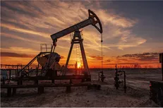 کاهش قیمت نفت پس از اعمال تعرفه‌های ۱۰۴٪ آمریکا بر چین