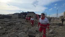 میان فریاد مادران و بوی دود/ روایت متفاوت امدادگر داوطلب، از جست‌وجوی کودکان در فاجعه میناب