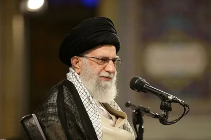 رهبر معظم انقلاب: از جمله خطا&zwnj;های بزرگی که می&zwnj;شنویم این است که می&zwnj;گویند حج را سیاسی نکنید
