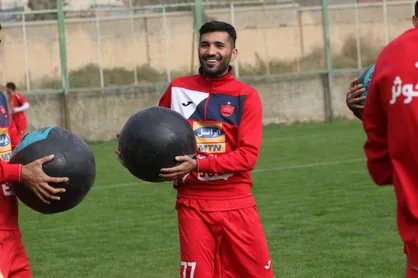 محسن مسلمان رسما با ذوب آهن بست/ گلایه&zwnj;های هافبک بازی&zwnj;ساز پرسپولیس بعد از جدایی