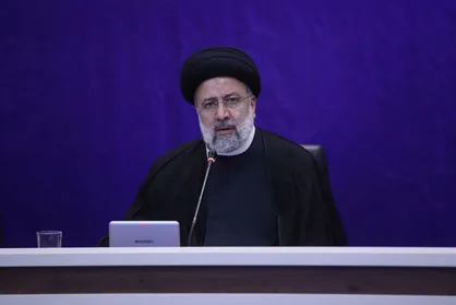 آقای رئیسی به بحران کمبود پزشک در کشور ورود پیدا کنید
