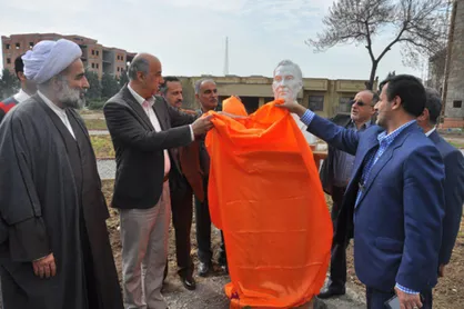 مراسم رونمایی از سردیس موسس دانشگاه منابع طبیعی در باغ بوتانک دانشگاه برگزار شد