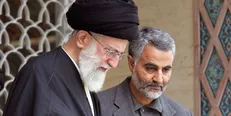 رهبر انقلاب نماز را بر پیکر شهیدان سلیمانی و المهندس اقامه کردند
