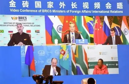 وانگ یی: خروج آمریکا از افغانستان نباید باعث نارامی شود