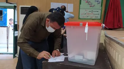 ارتباط زنده تلوزیون اینترنتی دانشجو با خبرنگار خبرگزاری دانشجو در ستاد انتخابات وزارت کشور