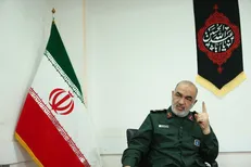 داشتن دشمن قوی یک موهبت است / مردمک چشم پاسداران قدرت‌های غیر الهی و غربی را ضعیف و بی‌ارزش می‌بیند