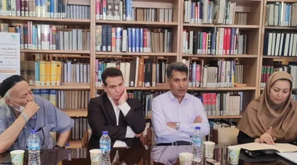 مجموعه &laquo;یک پاورقی&raquo; حاشیه&zwnj;ای بر داستان&zwnj;های شاهنامه است