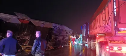 علت حادثه اتوبوس در قطعه گرمسار از محور تهران - مشهد اعلام شد