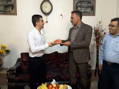 شهردار یاسوج از رتبه برتر کنکور این شهرستان تجلیل کرد+ تصاویر