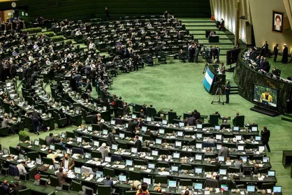 واکنش بسیج دانشجویی دانشگاه تهران به خارج شدن دستور کار استیضاح وزرا از مجلس شورای اسلامی