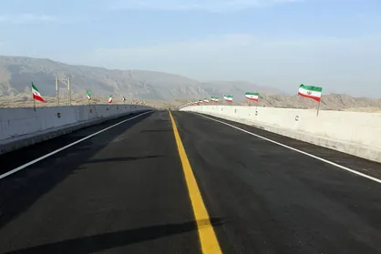 خط&zwnj;کشی ۶۳۰ کیلومتر و آسفالت ۴۵۰ کیلومتر از راه&zwnj;های همدان در ۵ ماه / اصلاح ۵۱ نقطه حادثه&zwnj;خیز از ۵۲ نقطه