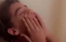 واکنش کودک فلسطینی به خبر آتش‌بس