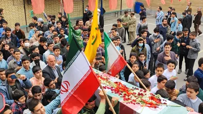 تشییع پیکر مطهر شهید گمنام در مدرسه