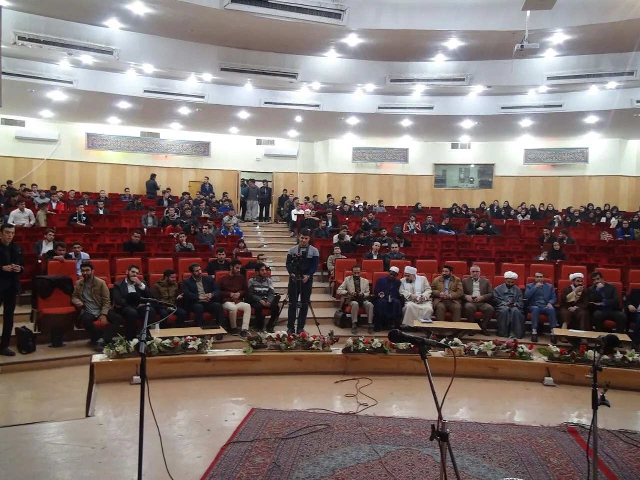 برگزاری جشن هفته وحدت در دانشگاه کردستان