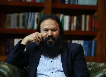 زارعی به مناسبت &laquo;روز ملی هنرهای نمایشی&raquo;: هنرمندان به جبههٔ &laquo;تولید، پشتیبانی&zwnj;ها، و مانع&zwnj;زدایی&zwnj;ها&raquo; بپیوندند