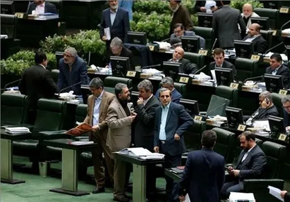 نمایندگانی که با تأخیر به مجلس رسیدند