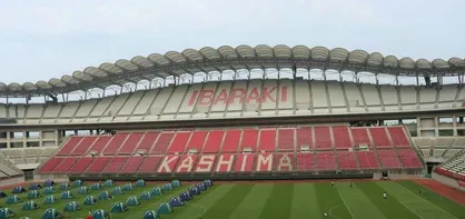 اقدام عجیب خانواده بازیکنان کاشیما؛ چادر زدن در ورزشگاه!