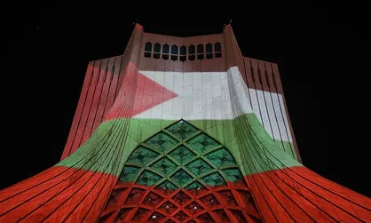 ویدئو مپینگ روی برج آزادی تهران برای همدردی با مردم فلسطین