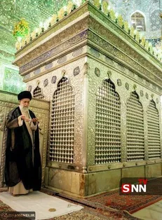 قابی ماندگار از حضور رهبر شهید انقلاب در شاهچراغ