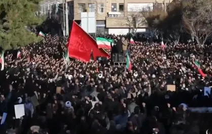 تهیه اسکان توسط دانشجویان بسیجی استان مرکزی برای بدرقه کنندگان پیکر رهبر شهید انقلاب اسلامی در دانشگاه علوم پزشکی ایران