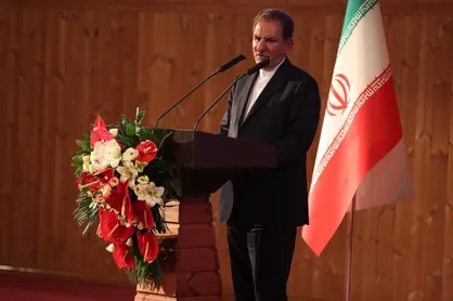 جهانگیری: براي توسعه به خلاقيت جوانان دل بسته ايم / کسب و کارهای اینترنتی خدمات بهتر و رضایت بیشتری برای مردم به همراه دارند