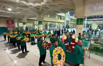 گل&zwnj;آرایی ضریح مطهر حضرت معصومه (س) به مناسبت سالروز ورود حضرت به شهر مقدس قم