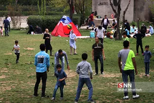 روز طبیعت در پل طبیعت تهران