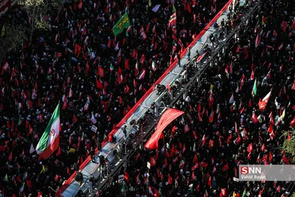 روزنامه انگلیسی تلگراف: در مشهد به&zwnj;قدری مسیرها مملو از جمعیت بود، خودروی حامل پیکر رهبر ایران به سختی می&zwnj;توانست حرکت کند