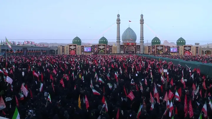 اقامه نماز و تشییع رهبر انقلاب در قم + فیلم