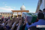 آیین تشییع پیکر شهیده معصومه کرباسی، اولین بانوی ایرانی شهید در راه قدس و حجت‌الاسلام شهید محمد صباحی، امام جمعه کازرون امروز یکشنبه ۶ آبان ۱۴۰۳ با حضور پرشور مردم شیراز برگزار شد.