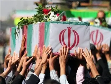 بدرقه حماسی شهدای تجاوز آمریکا و عربستان در کربلای معلی + فیلم