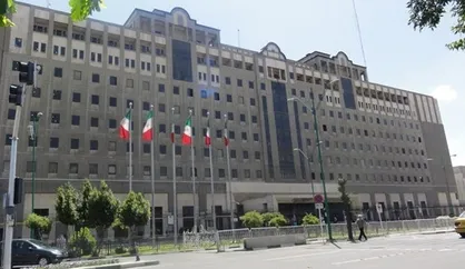 تجمع جمعی از بازنشستگان کشوری مقابل مجلس