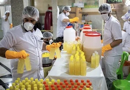 بسیج دانشجویی دانشگاه یزد روزانه ۱۰۰۰ بطری آبمیوه برای بیماران کرونایی تهیه می&zwnj;کنند