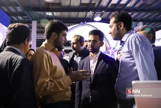 بازدید وزیر ارتباطات از نمایشگاه الکامپ