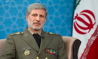 ابلاغ پیام تبریک وزیر دفاع به دریادار سیاری