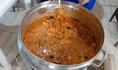 دانشجویان بسیجی کهگیلویه و بویراحمد ۴۰۰ پرس غذای گرم بین نیازمندان توزیع کردند