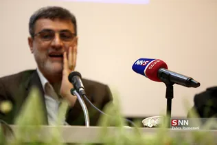 مناظره محمدعلی وکیلی و امیرحسین قاضی زاده