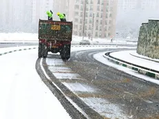 آماده‌باش شهرداری تهران در مواجهه با برفی بی‌سابقه/ روزی که نیرو‌های خدمات شهری، بی‌وقفه خدمت‌رسانی کردند