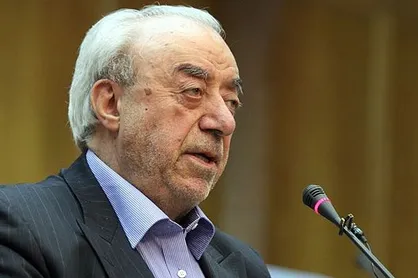 اعلام نرخ ارز ۴۲۰۰ تومانی باعث شد ١٨ هزار کانتینر کالای مردم در گمرکات فاسد شود/  ۳ نفر محور اصلی تیم اقتصادی روحانی هستند