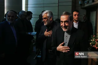 ورود دکتر طهرانچی و دکتر ولایتی به سالن همایش 