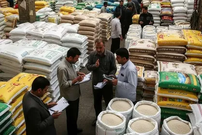 بیش از ۱۰۰ تن برنج دولتی در بهارستان توزیع شد