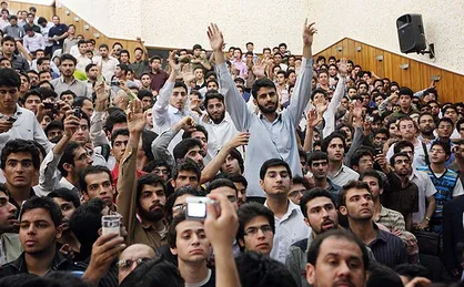 دانشجوی مطالبه&zwnj;گر در برای بهبود نقاط ضعف اجتماع تلاش می&zwnj;کند