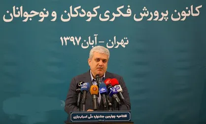 تولید اسباب بازی با پول نفت اشتباه است/ دانشگاه&zwnj;ها به حوزه صنایع دستی ورود نکرده&lrm;اند